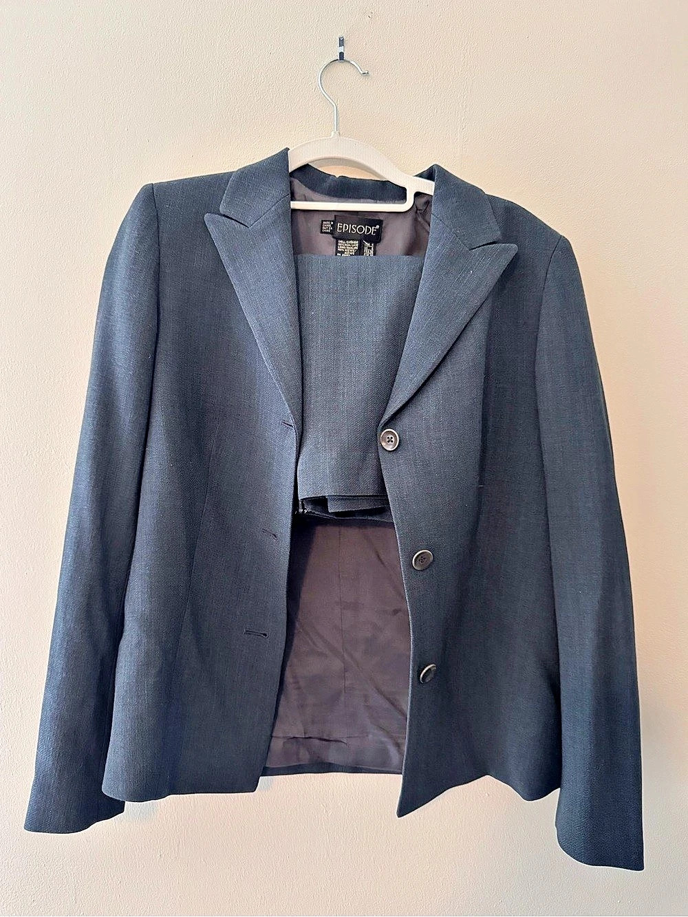 Set: Vintage Episode Women's Wool Gray Blazer (US 4) and matching skirt (US6)